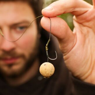 Przypony Korda Wide Gape 8 Barbed Dark Matter 15lb 6.8kg - 3