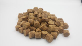 Pellet zanętowy Skretting - Coarse 8,5mm / 1kg