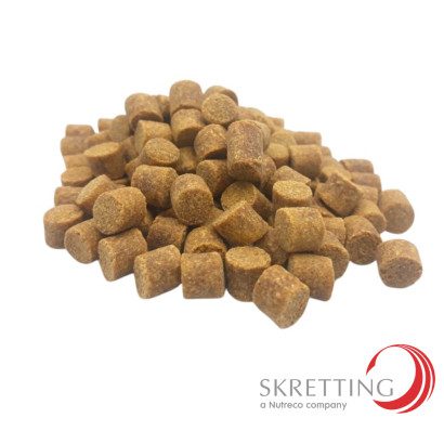 Pellet zanętowy Skretting - Coarse 8,5mm / 1kg