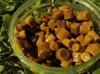 Pellet haczykowy Feeder Bait 6-8mm FLUO DIP - Morwa  - 3